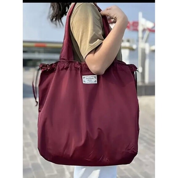 Burgundy Foldable Shoulder Travel Tote Bag - Picture 3 of 4